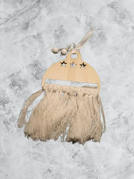 boule de noël a personnaliser bois et macramé blac fait main