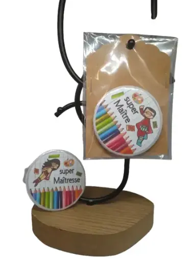 Badges de fin d'année scolaire – Plusieurs modèles disponibles (ATSEM, ASH, Maître, Maîtresse)