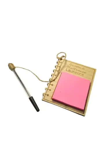 Bloc-notes personnalisé pour enseignant avec post-it et stylo noir gravé